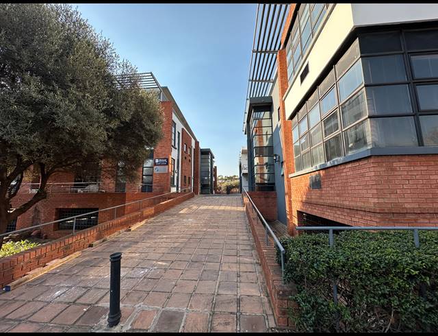 130.70M² OFFICE TO LET IN ECO PARK ESTATE